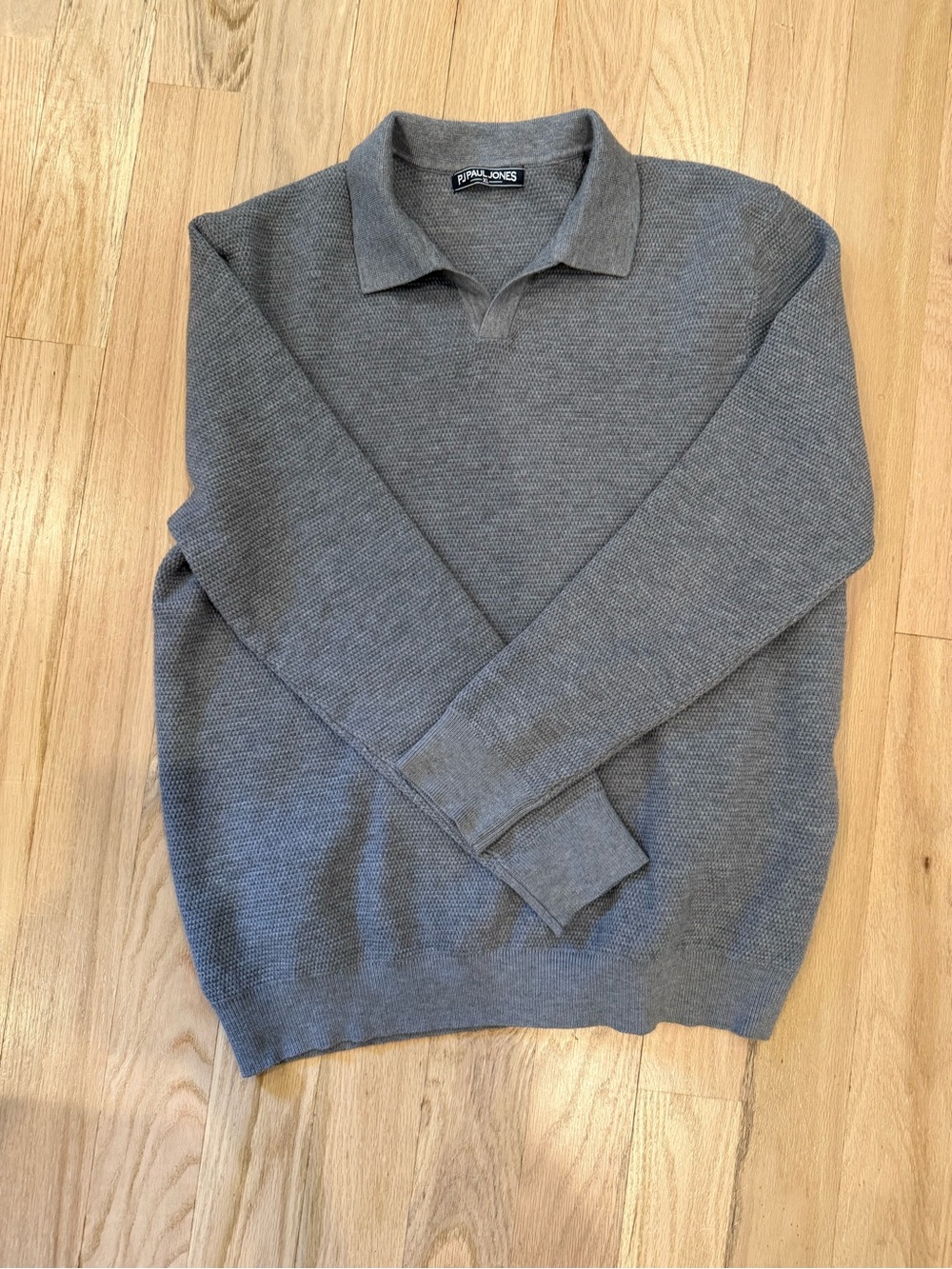 Vneck collared gray thick sweater
